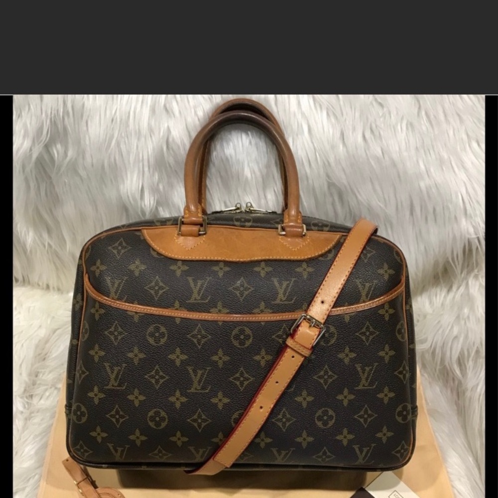 Authentic Louis Vuitton Deauville w/shoulder strap